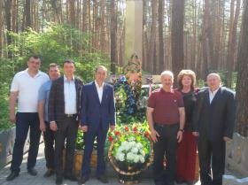 Возложение цветов к братской могиле в с.Капитоловка на День Победы